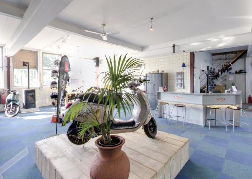 Over Van der Valk Scooters Apeldoorn showroom